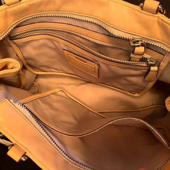 Coach Bag - Picture 3 of 4